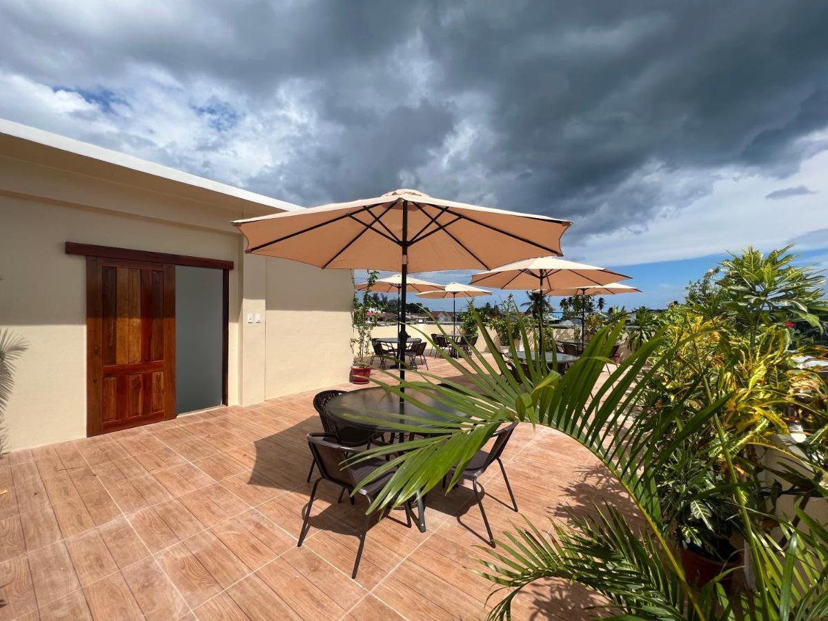 Rich-Vania Suites General Luna  Exterior photo