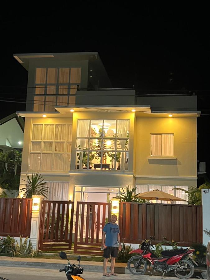 Rich-Vania Suites General Luna  Exterior photo